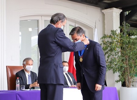 Imagen de la noticia: Sergio Mena Jara fue investido como Rector de la Universidad Gabriela Mistral