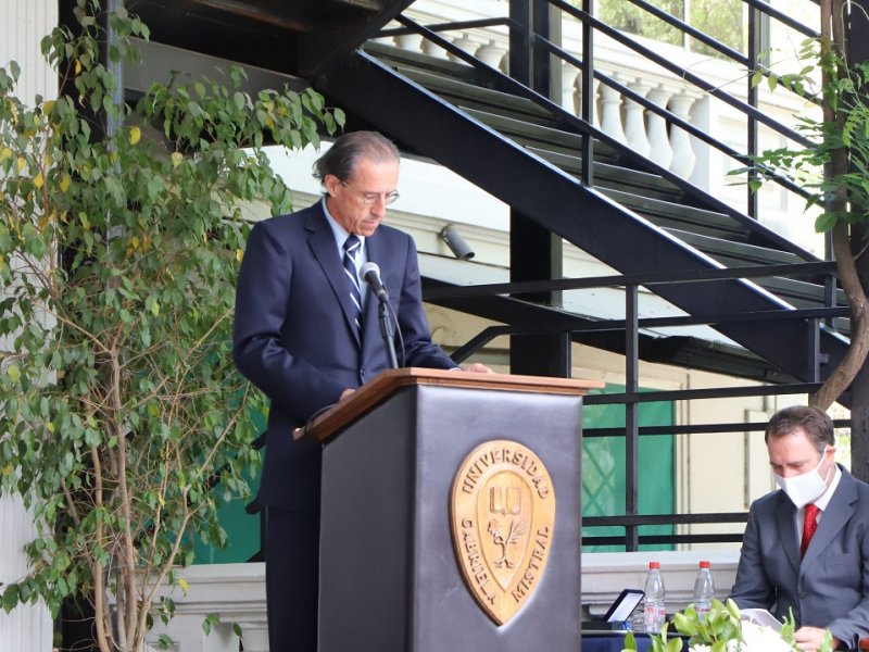 Foto 3 de 19: Sergio Mena Jara fue investido como Rector de la Universidad Gabriela Mistral