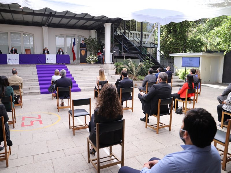 Foto 4 de 19: Sergio Mena Jara fue investido como Rector de la Universidad Gabriela Mistral