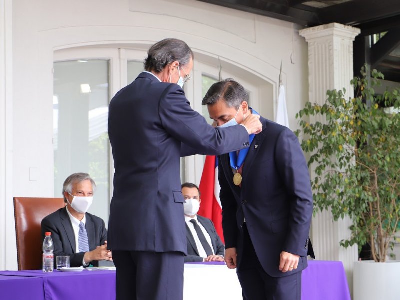 Foto 11 de 19: Sergio Mena Jara fue investido como Rector de la Universidad Gabriela Mistral