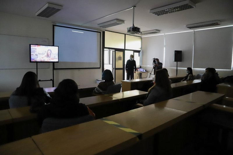 Foto 4 de 8: Rector Mena se reúne con dirigentes estudiantiles en el marco de la Semana Aniversario