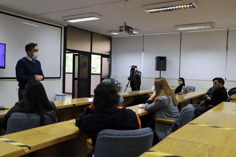 Foto 6 de 8: Rector Mena se reúne con dirigentes estudiantiles en el marco de la Semana Aniversario