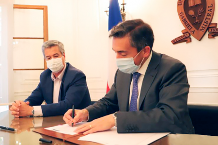 Imagen de la noticia: Escuela de Arquitectura, Diseño y Artes Digitales firmó su segundo convenio colaborativo con empresas europeas