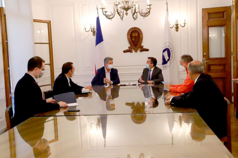 Foto 3 de 7: Escuela de Arquitectura, Diseño y Artes Digitales firmó su segundo convenio colaborativo con empresas europeas