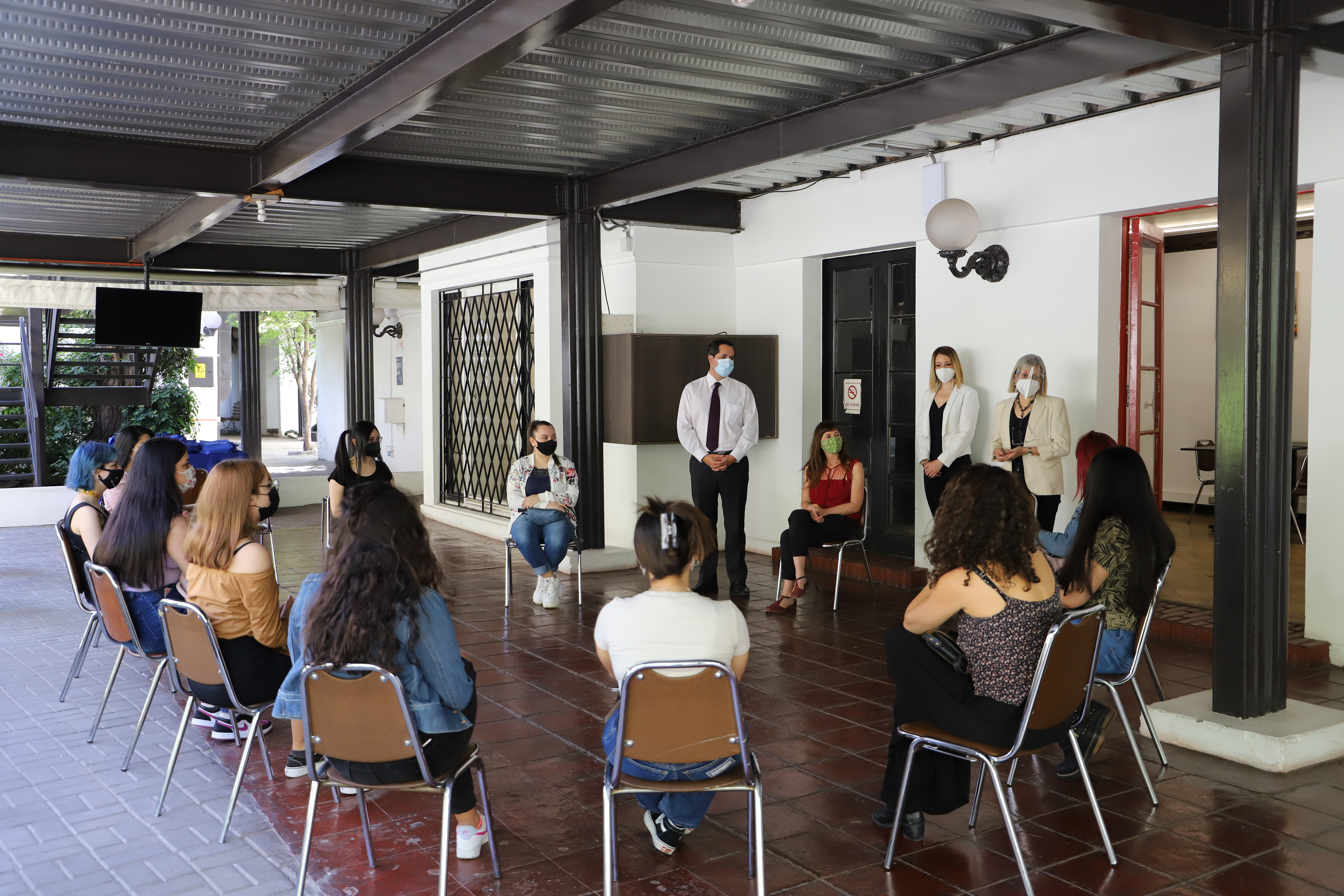 Imagen de la noticia: UGM realiza actividad presencial con estudiantes nuevos luego de un año de clases a distancia