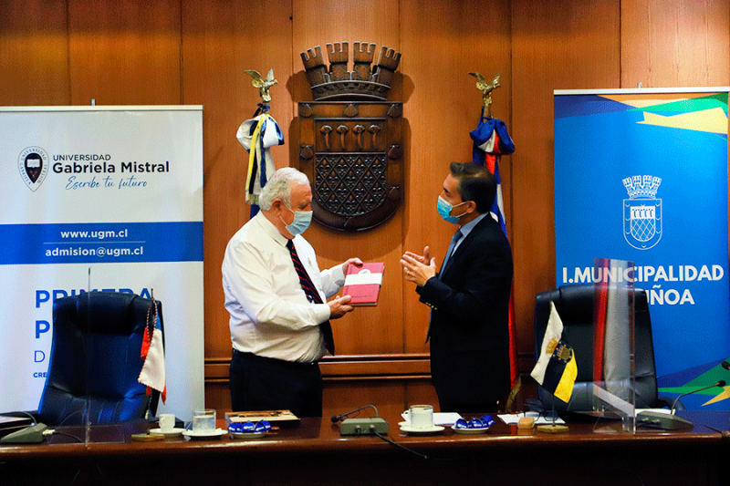 Foto 4 de 7: Universidad Gabriela Mistral y Municipalidad de Ñuñoa firman convenio de colaboración multidisciplinario