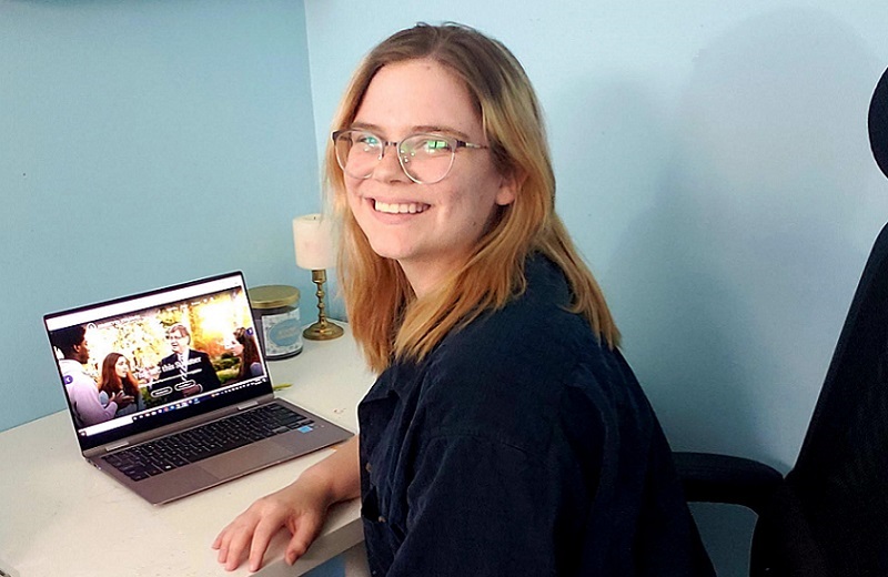 Estudiante norteamericana realiza pasantía académica en el Centro de Estudios Medievales UGM