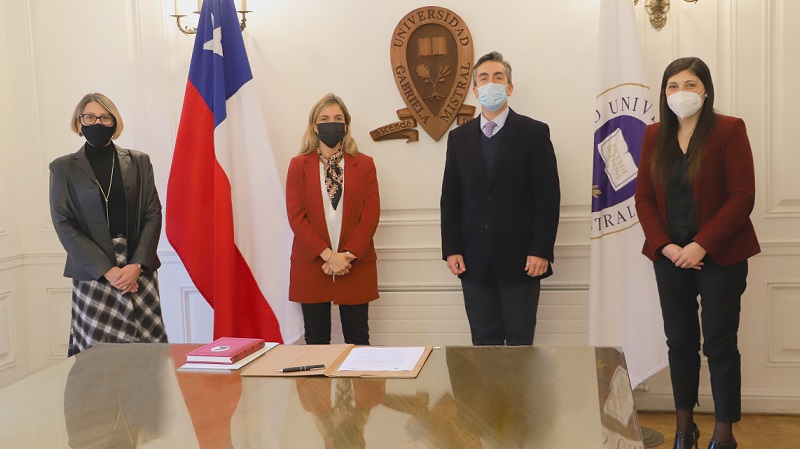 Foto 4 de 8: Universidad Gabriela Mistral y Fundación Red ELEAM firmaron convenio de colaboración para iniciativas de Vinculación con el Medio asociadas al adulto mayor