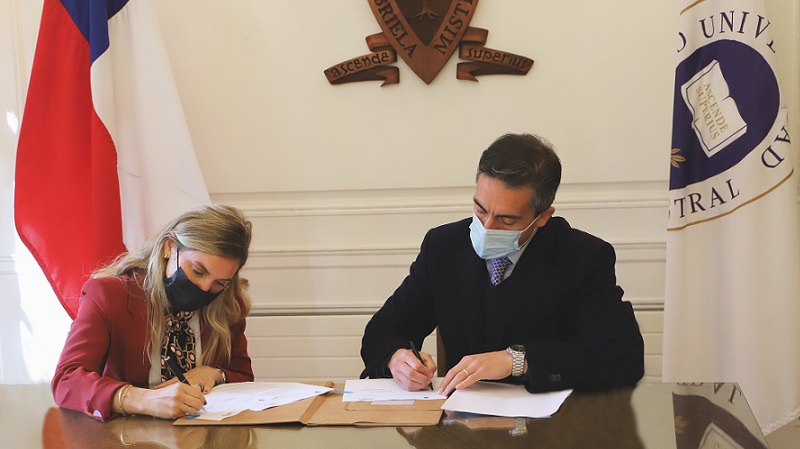 Foto 3 de 8: Universidad Gabriela Mistral y Fundación Red ELEAM firmaron convenio de colaboración para iniciativas de Vinculación con el Medio asociadas al adulto mayor