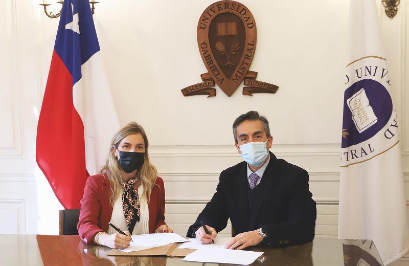 Imagen de la noticia: Universidad Gabriela Mistral y Fundación Red ELEAM firmaron convenio de colaboración para iniciativas de Vinculación con el Medio asociadas al adulto mayor