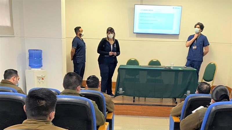 Foto 4 de 7: Estudiantes de Enfermería UGM participan en capacitación en primeros auxilios a Carabineros