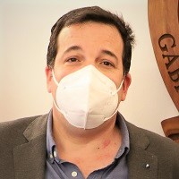 Imagen de la noticia: Alfredo Ramírez, Director de Prensa de TVN y egresado de nuestra Universidad, recibió la medalla “40 Años UGM”