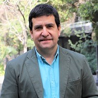 Imagen de la noticia: Universidad Gabriela Mistral entregó medalla conmemorativa a Sergio Rademacher, Gerente General de Microsoft Chile