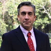 Imagen de la noticia: Universidad Gabriela Mistral entregó medalla conmemorativa a Sergio Rademacher, Gerente General de Microsoft Chile