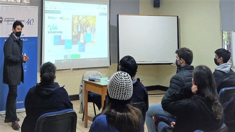 Foto 1 de 7: Ciclo de charlas de Educación Financiera a escolares comenzó sus sesiones del segundo semestre
