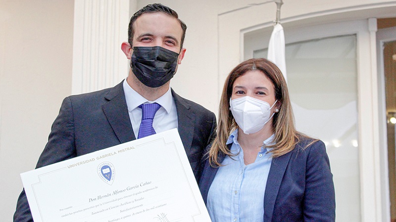 Foto 8 de 17: UGM realizó ceremonias de titulación para sus egresados y titulados
