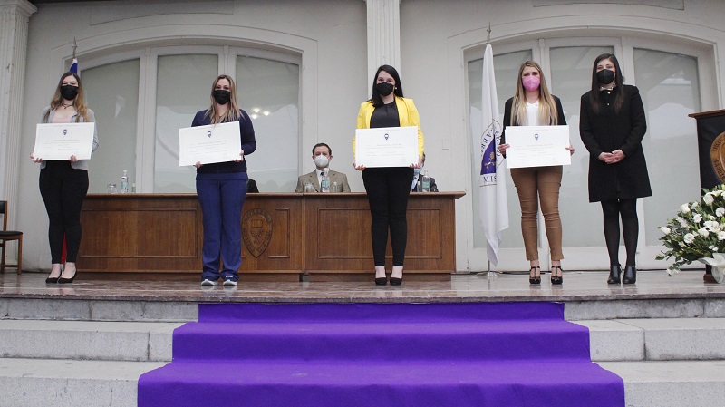 Foto 12 de 99: Galería de fotos Ceremonia de Titulación: Escuela de Ciencias de la Salud (primera ceremonia 09.30 horas)