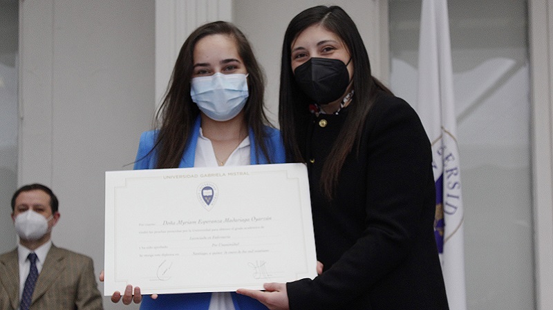 Foto 40 de 99: Galería de fotos Ceremonia de Titulación: Escuela de Ciencias de la Salud (primera ceremonia 09.30 horas)
