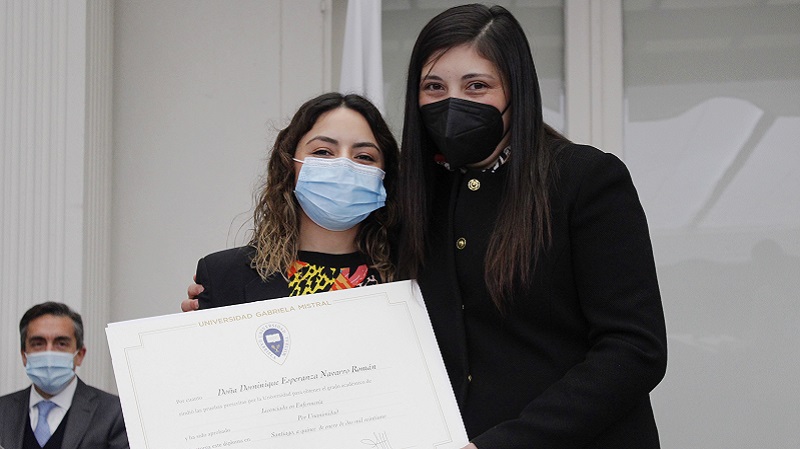 Foto 49 de 99: Galería de fotos Ceremonia de Titulación: Escuela de Ciencias de la Salud (primera ceremonia 09.30 horas)