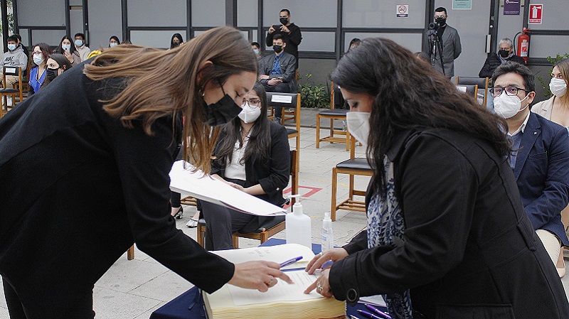 Foto 10 de 81: Galería de fotos Ceremonia de Titulación: Escuela de Ciencias de la Salud (segunda ceremonia 12.30 horas)