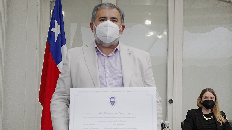 Foto 5 de 93: Galería de fotos Ceremonia de Titulación: Escuela de Negocios y Tecnología