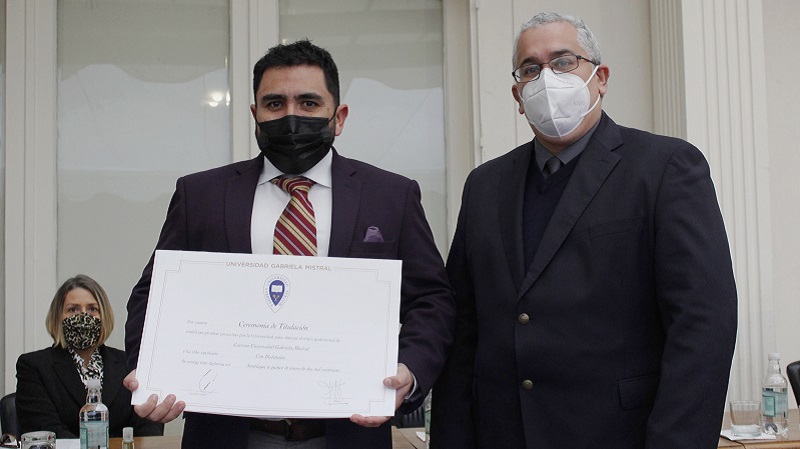 Foto 76 de 93: Galería de fotos Ceremonia de Titulación: Escuela de Negocios y Tecnología