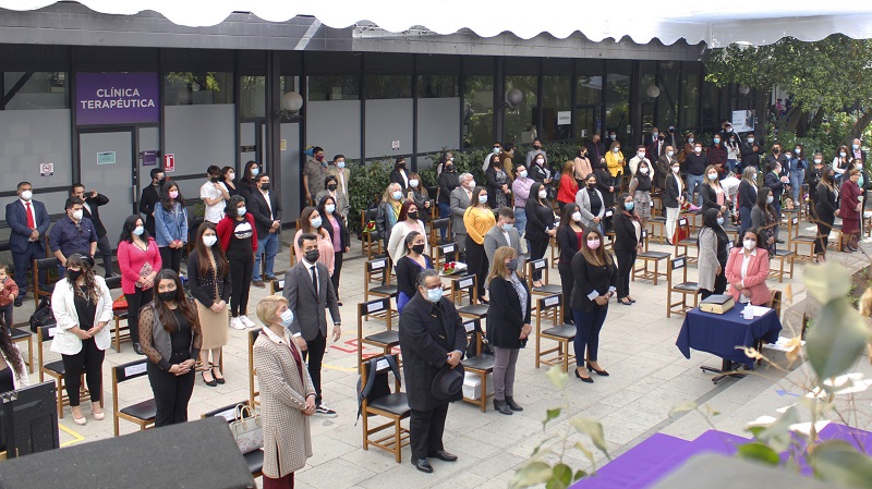 Foto 10 de 96: Galería de fotos Ceremonia de Titulación Escuela de Educación