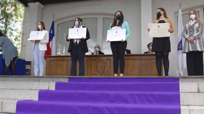 Foto 21 de 96: Galería de fotos Ceremonia de Titulación Escuela de Educación