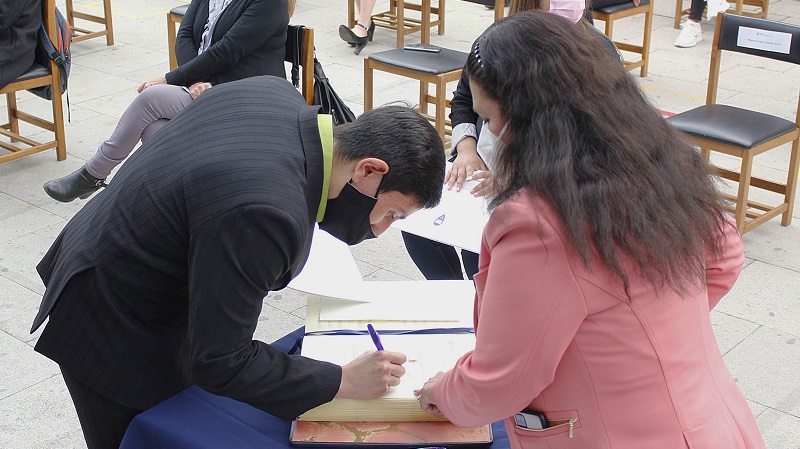 Foto 40 de 96: Galería de fotos Ceremonia de Titulación Escuela de Educación