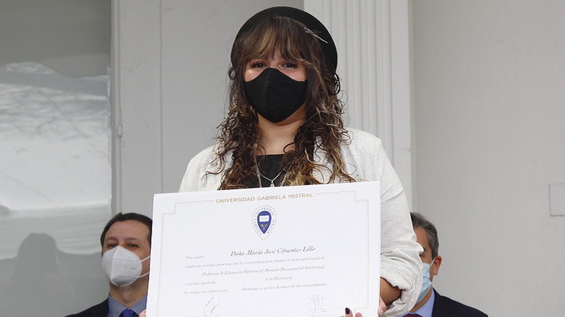 Foto 53 de 96: Galería de fotos Ceremonia de Titulación Escuela de Educación