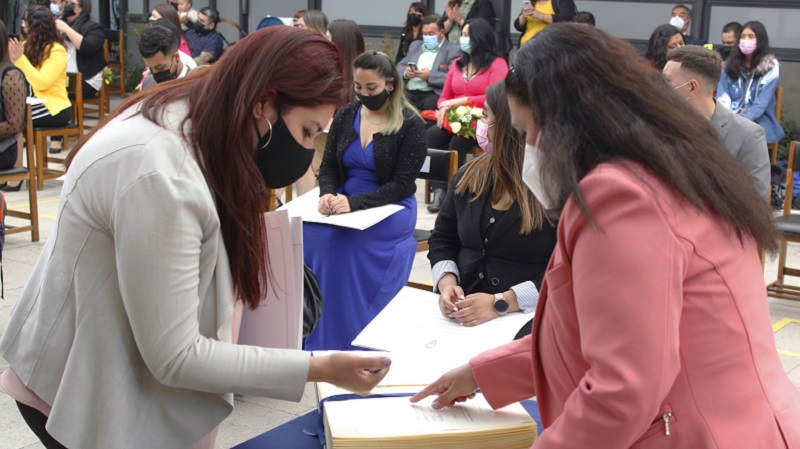Foto 57 de 96: Galería de fotos Ceremonia de Titulación Escuela de Educación
