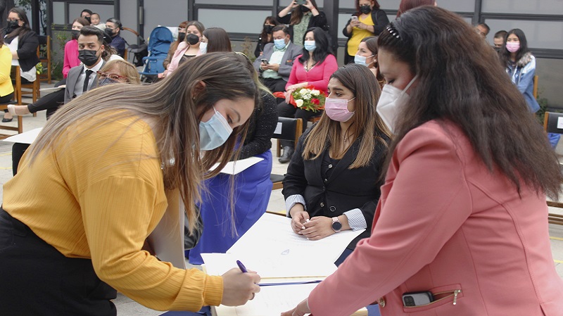 Foto 59 de 96: Galería de fotos Ceremonia de Titulación Escuela de Educación