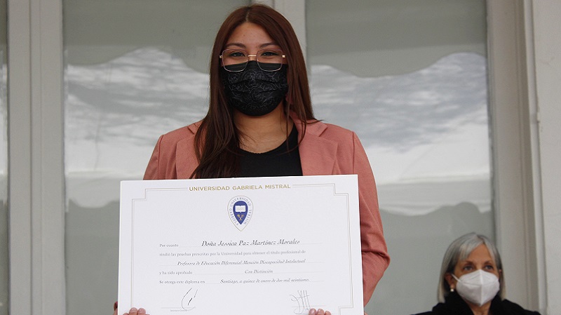 Foto 63 de 96: Galería de fotos Ceremonia de Titulación Escuela de Educación