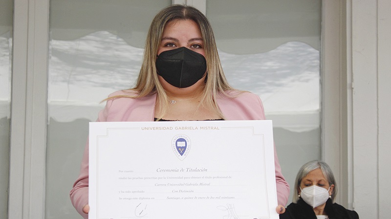 Foto 76 de 96: Galería de fotos Ceremonia de Titulación Escuela de Educación