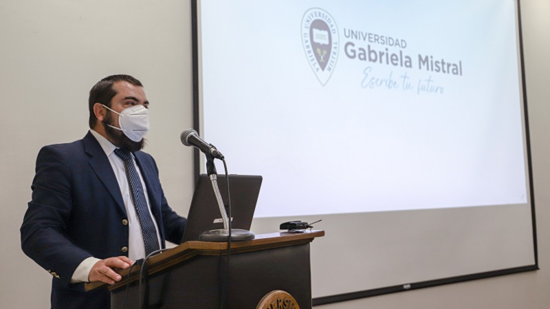 Foto 3 de 10: Universidad Gabriela Mistral premió a ganadores del concurso de Ensayos Mistralinos