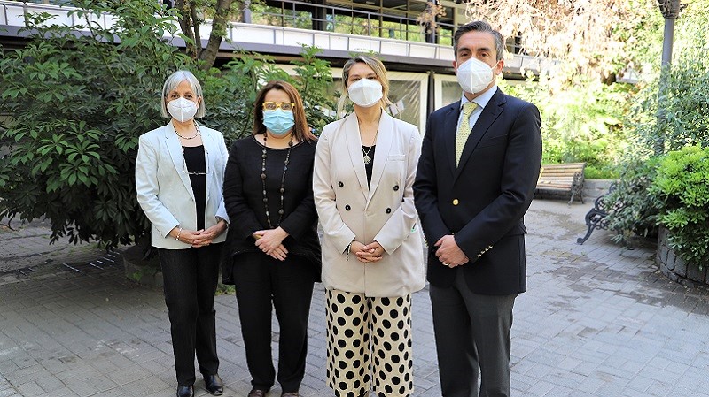 Foto 1 de 13: Representante de la Agencia Nacional de Investigación y Desarrollo (ANID) se reunió con académicos UGM