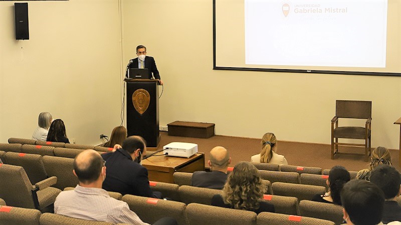 Foto 4 de 13: Representante de la Agencia Nacional de Investigación y Desarrollo (ANID) se reunió con académicos UGM