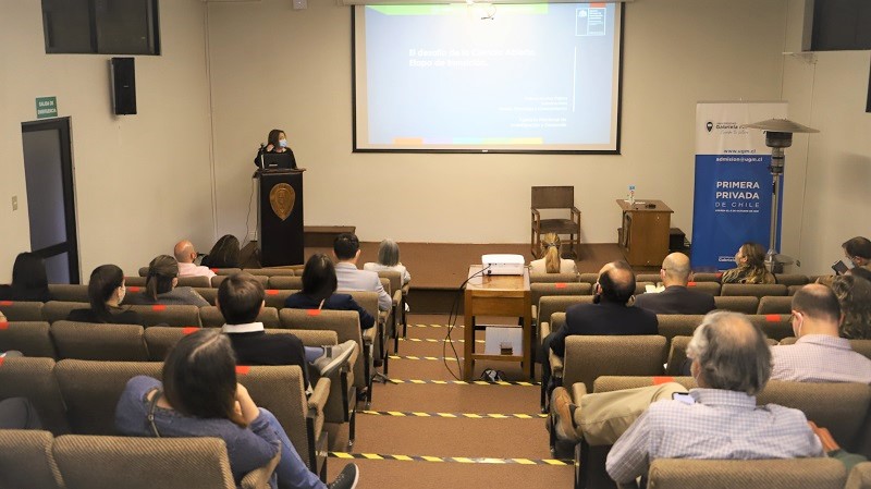 Foto 9 de 13: Representante de la Agencia Nacional de Investigación y Desarrollo (ANID) se reunió con académicos UGM