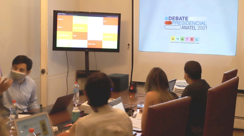 Foto 4 de 11: "Taller de Tecnologías Digitales" de Periodismo UGM analizó el último debate presidencial