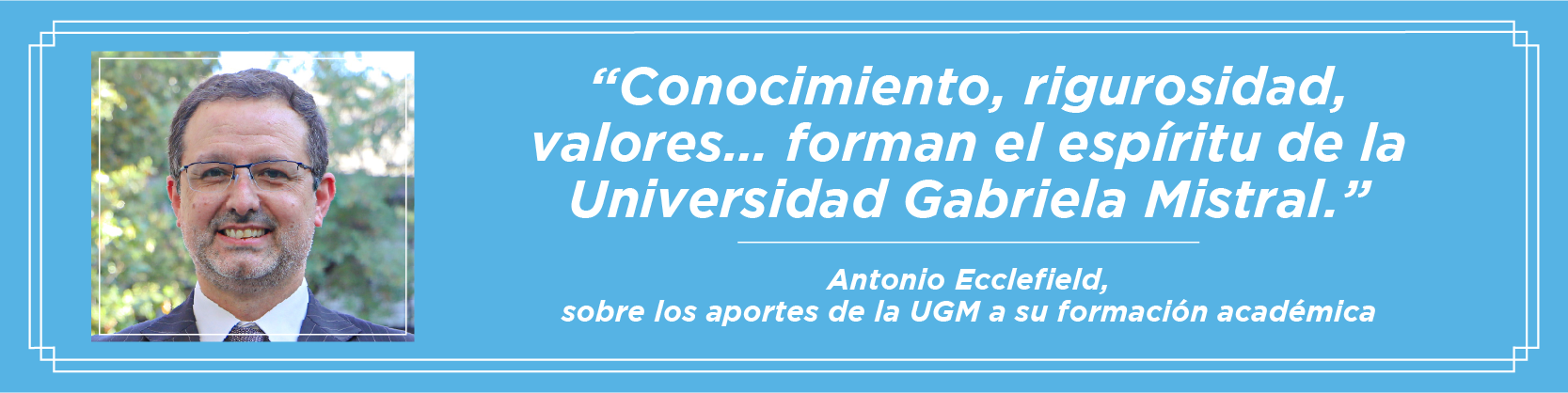 Imagen de la noticia: Secretario General de la Universidad Gabriela Mistral, Antonio Ecclefield, recibió medalla “40 Años UGM”