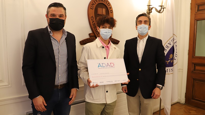 Foto 2 de 9: Estudiante de Arquitectura UGM se adjudicó beca académica para apoyar sus estudios