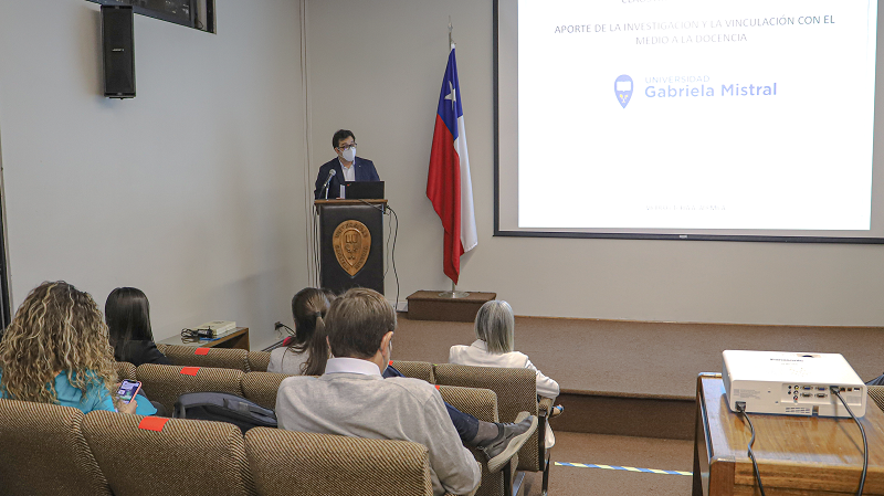 Foto 2 de 28: U. Gabriela Mistral realizó Claustro Académico 2021 para reflexionar sobre los aportes de la Investigación y la Vinculación con el Medio a la docencia
