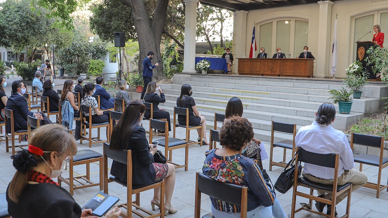 Foto 5 de 31: Universidad Gabriela Mistral realizó ceremonia de titulación de sus programas de postgrado