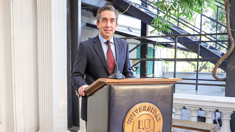 Foto 4 de 31: Universidad Gabriela Mistral realizó ceremonia de titulación de sus programas de postgrado
