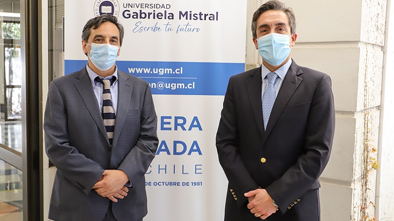 Foto 2 de 6: Doctor en Filosofía Eugenio Yáñez recibió la medalla “40 Años UGM”