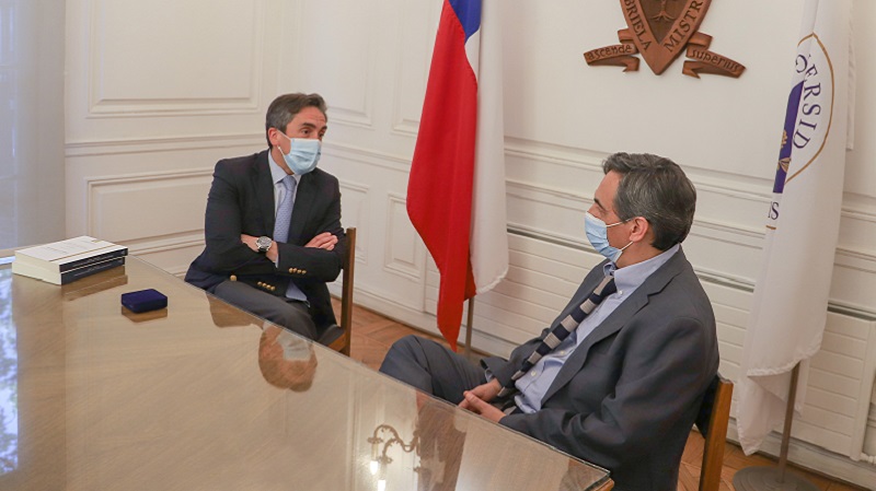Foto 6 de 6: Doctor en Filosofía Eugenio Yáñez recibió la medalla “40 Años UGM”
