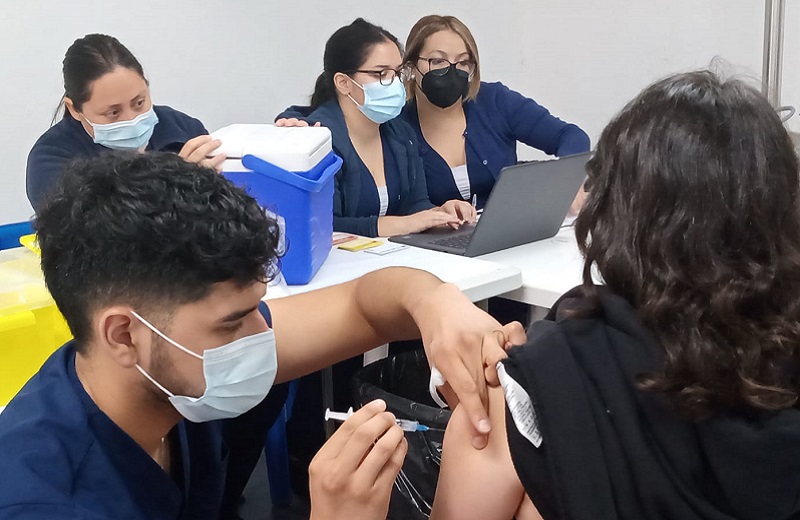 Imagen de la noticia: Estudiantes de Enfermería UGM apoyaron campaña de vacunación contra el Covid