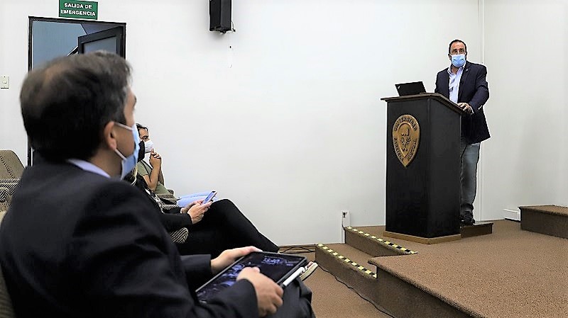 Foto 3 de 10: Juan Carlos Spencer, Gerente General de la Bolsa Electrónica de Chile, abordó el impacto de la tecnología e innovación en los negocios