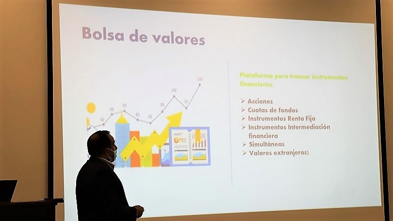 Foto 4 de 10: Juan Carlos Spencer, Gerente General de la Bolsa Electrónica de Chile, abordó el impacto de la tecnología e innovación en los negocios