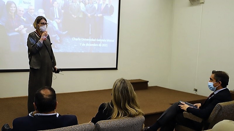 Foto 2 de 10: Juan Carlos Spencer, Gerente General de la Bolsa Electrónica de Chile, abordó el impacto de la tecnología e innovación en los negocios
